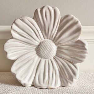 White Flower Ceramic Vase NEW 
Mothers Day Women Girl Decor Use Vase Storage